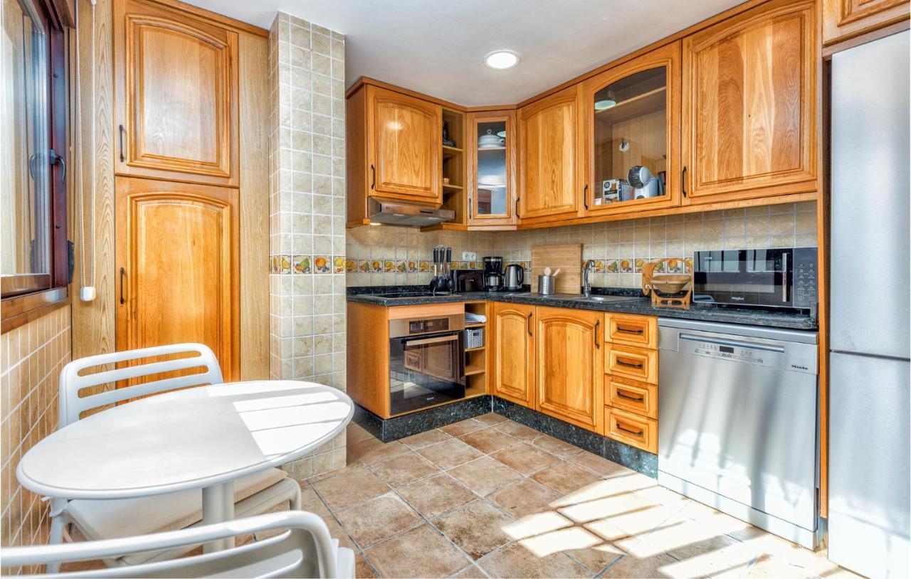 Gorgeous Home In Marbella With Kitchen Zewnętrze zdjęcie